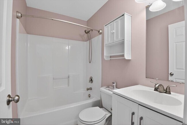 Building Photo - 10 Nelson Rd