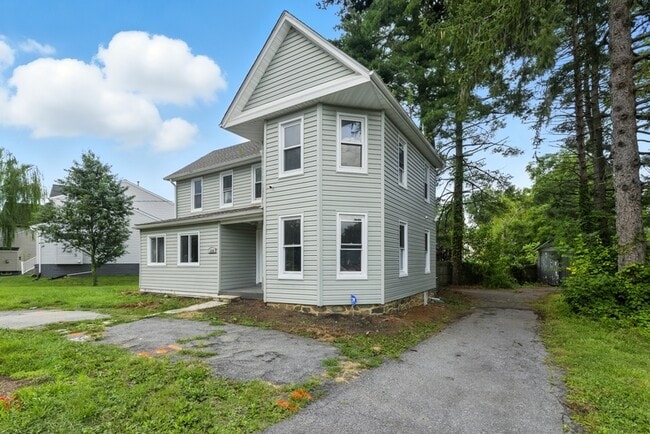 Primary Photo - 3220 N Rolling Rd