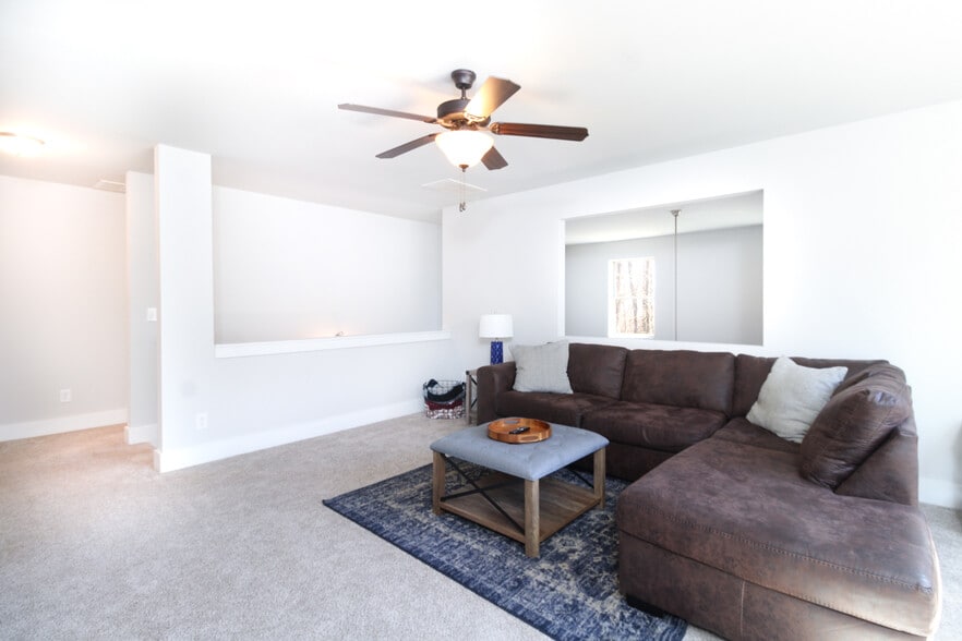 Building Photo - 421 Park W Blvd