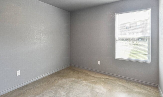 Building Photo - 2816 Leroy Cir