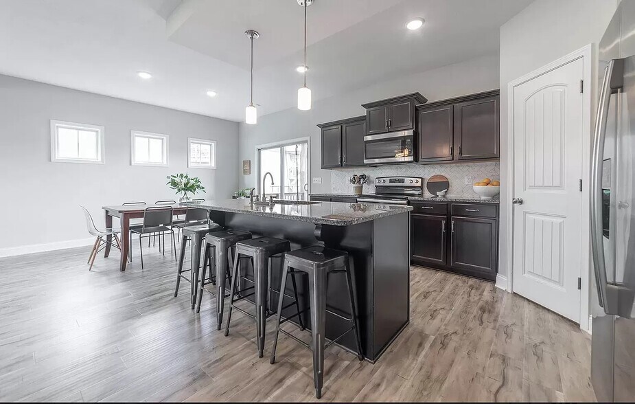 Building Photo - 1335 Golden Eagle Way