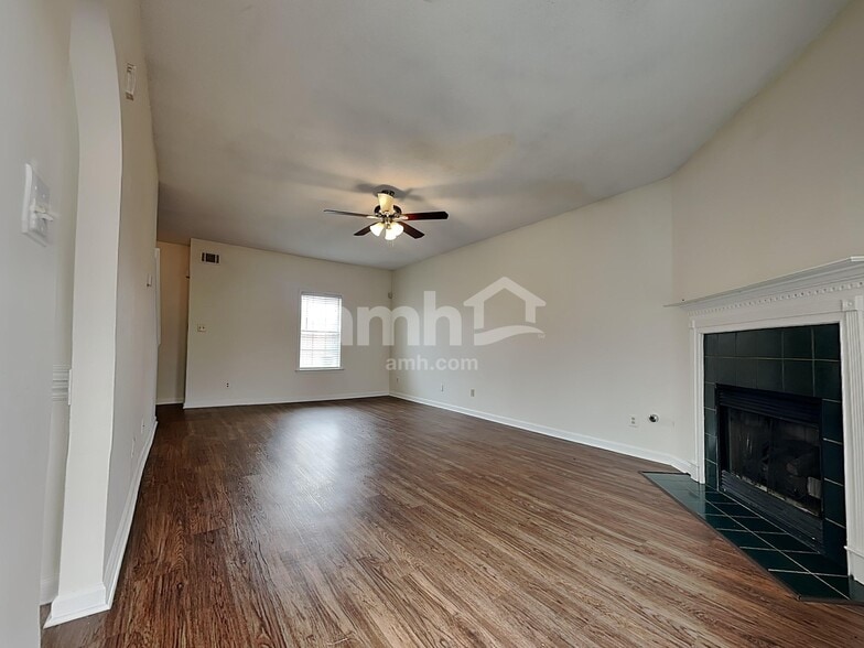 Building Photo - 821 Rain Dance Way