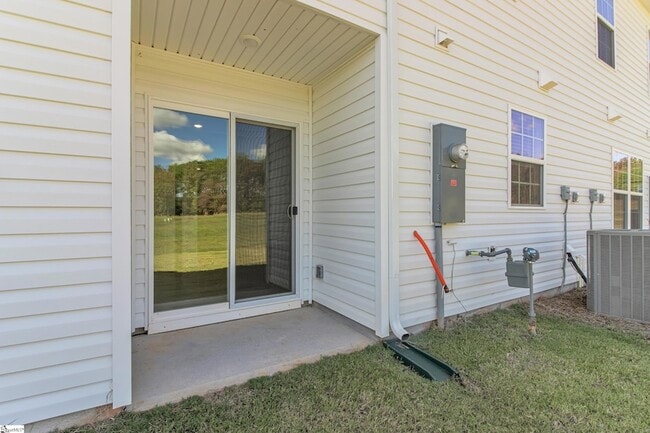 Building Photo - 3040 Willow Rd