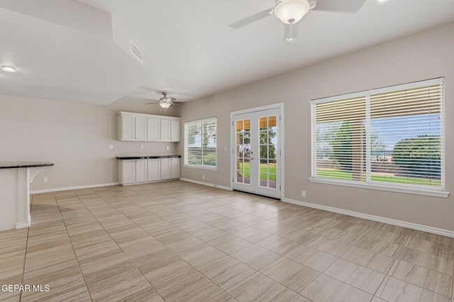 Building Photo - 825 Dulce Tierra Dr