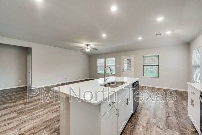 Building Photo - 214 Stonehollow Wy