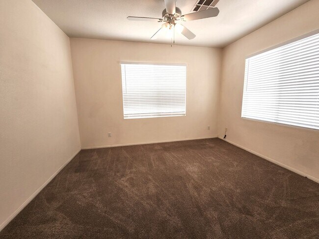 Building Photo - Silverado Ranch Single Story | 2 Bed | 2 Bath | 2-Car Garage