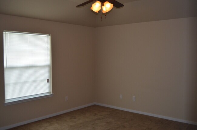 Building Photo - 2002Tru