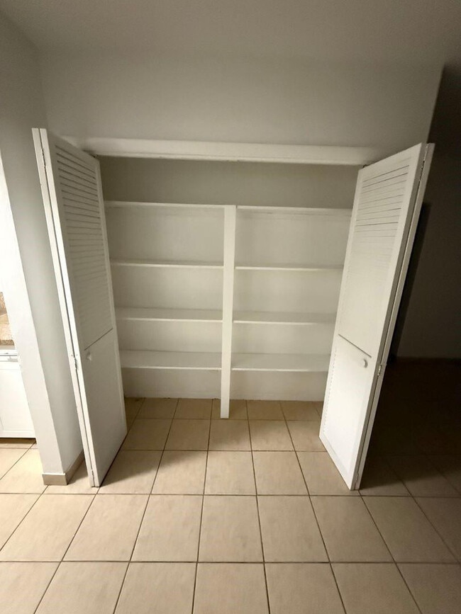 Building Photo - 890 NW 39th St