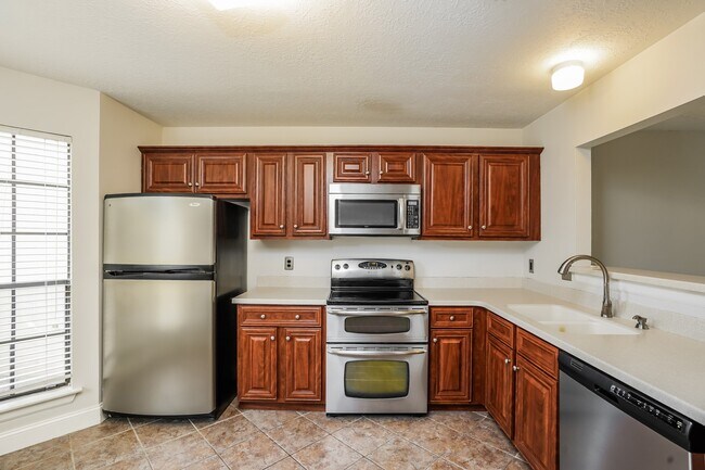 Building Photo - 17263 Saturn Ln