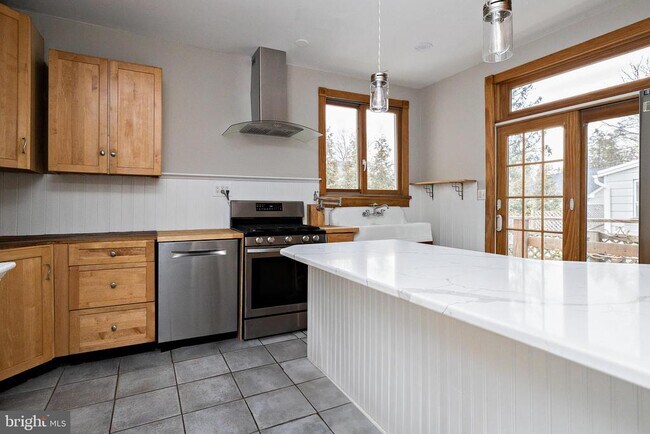 Building Photo - 208 S Atlantic Ave