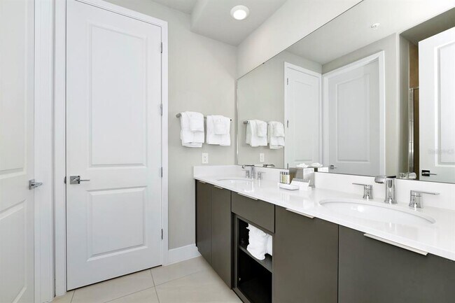 Building Photo - 7740 Sandy Ridge Dr