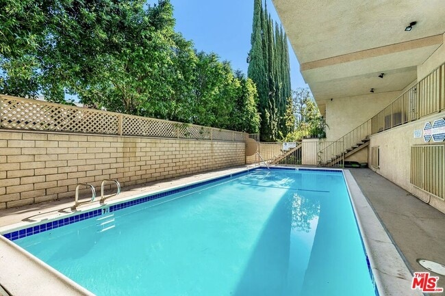 Building Photo - 10215 Variel Ave