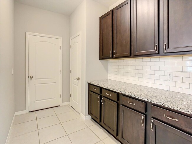 Building Photo - 14912 Caravan Ave
