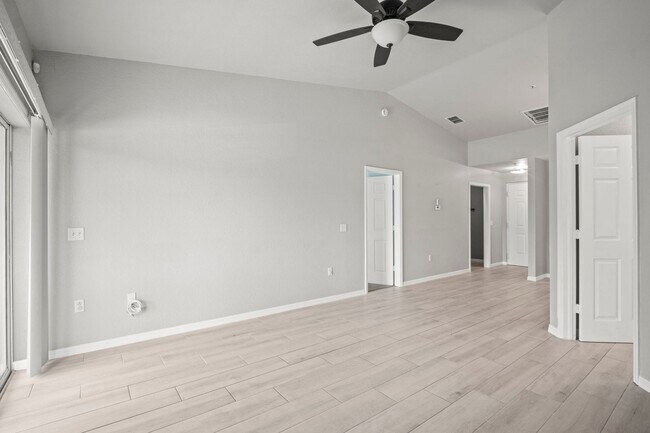 Building Photo - Fully renovated 2 bedrooms 2 baths Condo i...