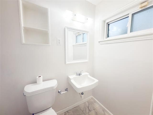 Building Photo - 10804 Dunaway Dr