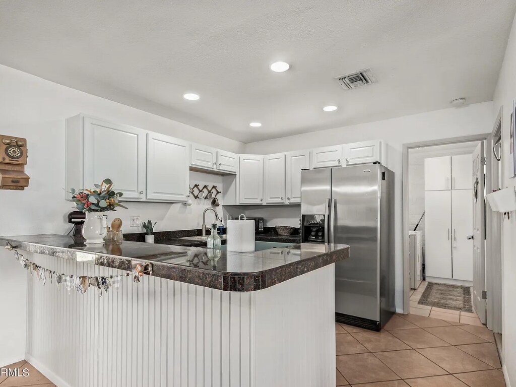 Kitchen Eat In Mesa - 222 W Ivyglen St
