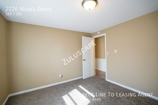 Building Photo - 2226 Mabel Dr