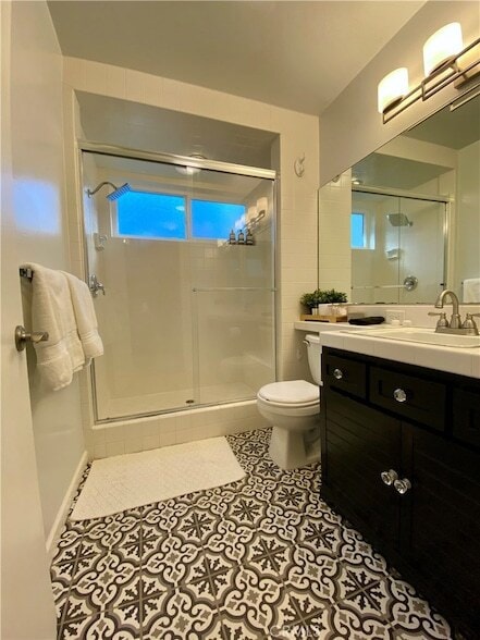 Building Photo - 23870 Lakeview Dr