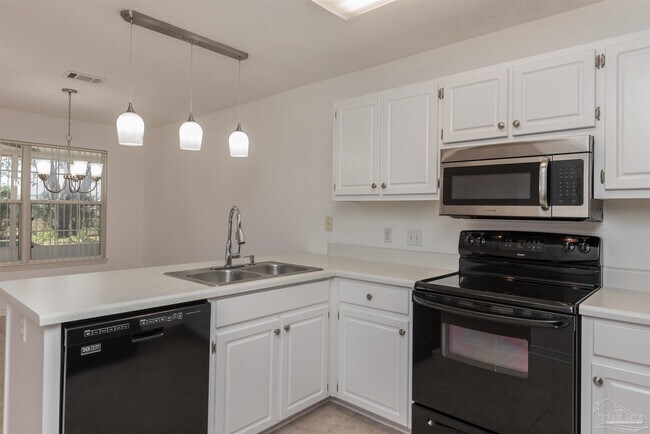 Building Photo - 25 Littleton St