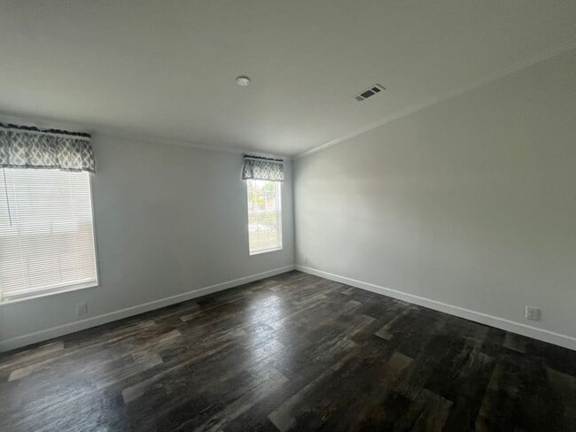 Building Photo - 587 Leopard Ln