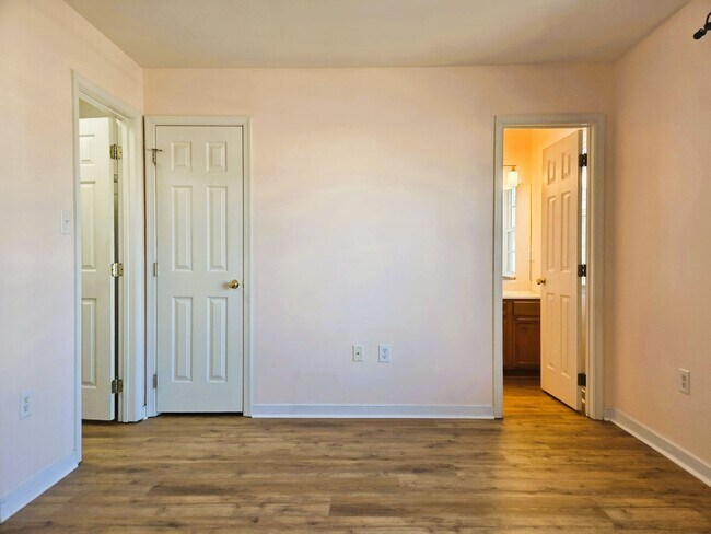 Building Photo - Ashley Village Townhome with all new LPV flooring and paint.
