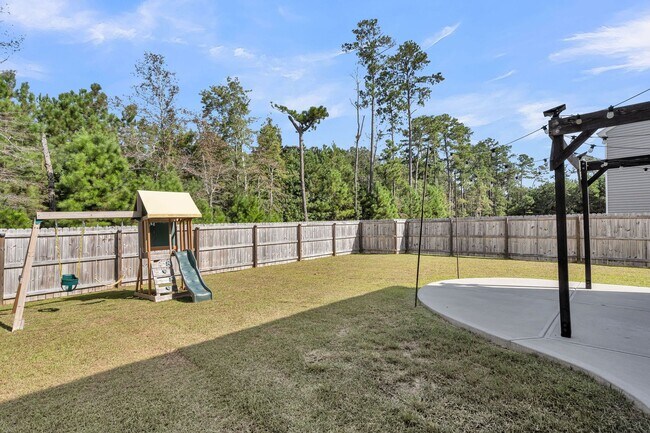 Building Photo - 4 Bedroom 3 Bath Home in Summerville!
