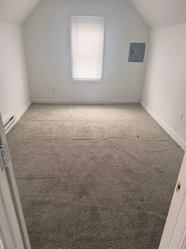 Building Photo - 10817 Hull Ave