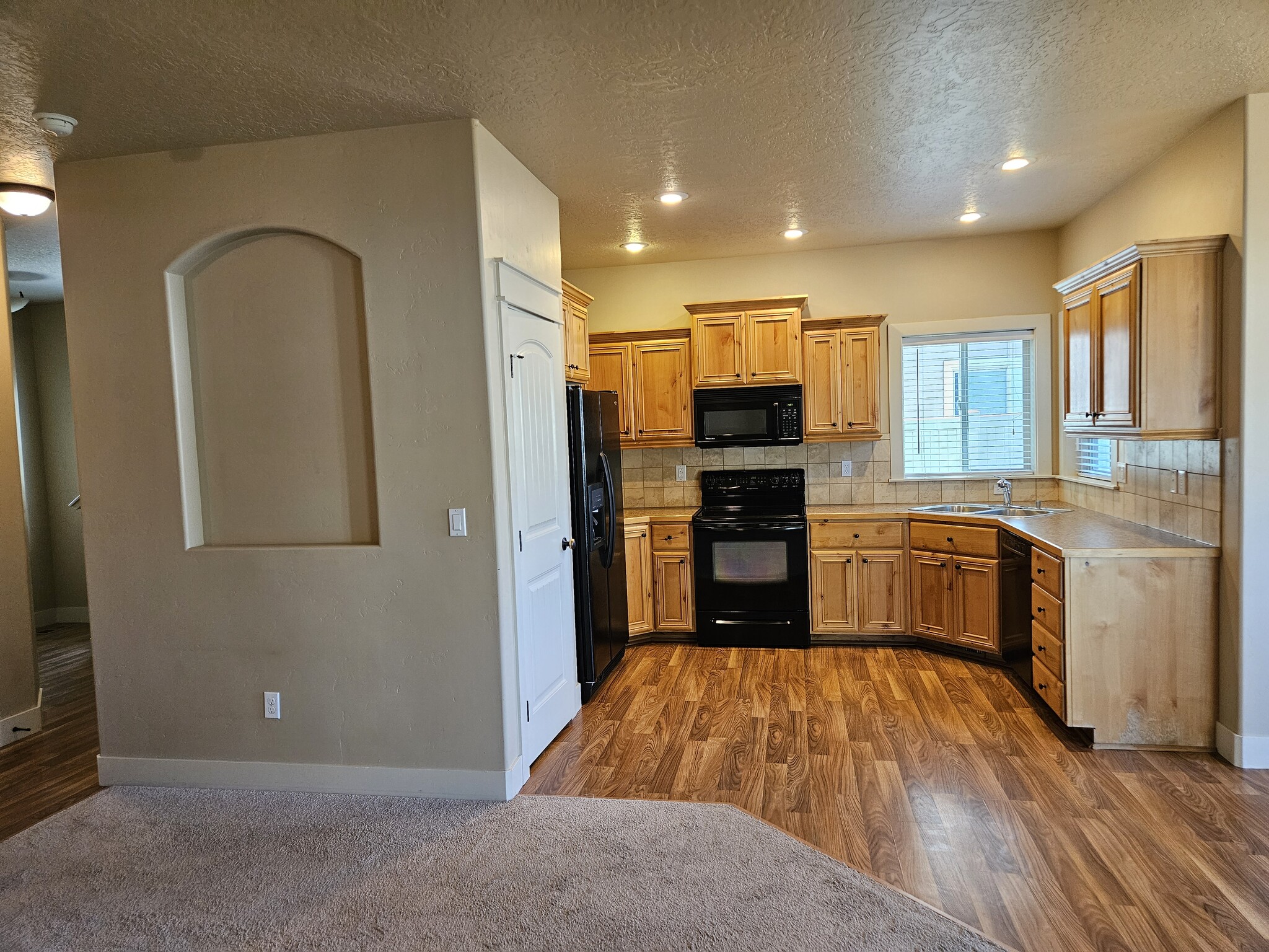Kitchen Pantry - 2014 E Mountain Man Dr