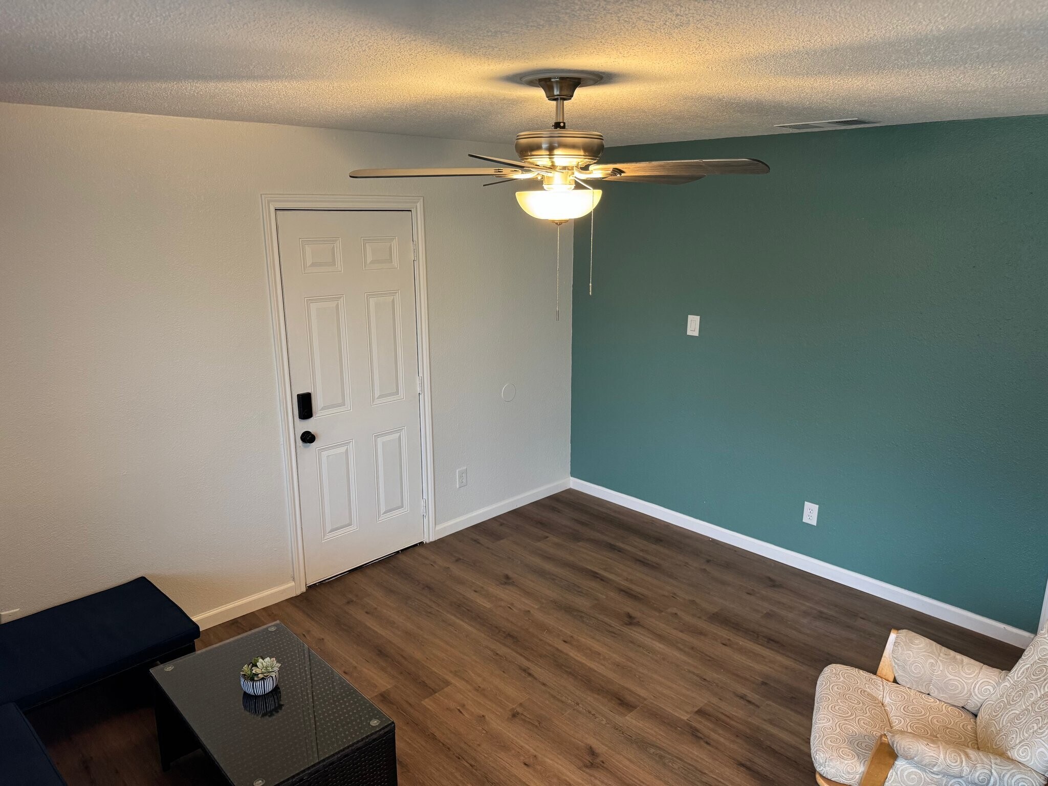 Building Photo - 1123 Disraeli Cir