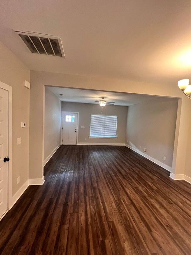 Building Photo - 3 Bedroom Home with Garage and Flat Fenced Backyard!