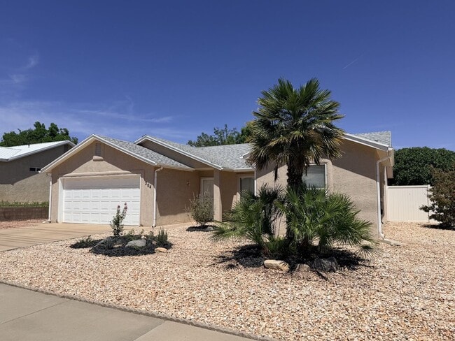 Building Photo - Charming 3-BR Home in Cimarron at Red Cliffs