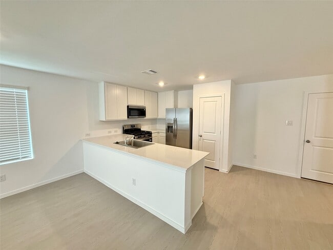 Building Photo - 31506 Pianella Ln