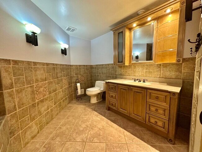 Building Photo - 12930 N Colony Dr