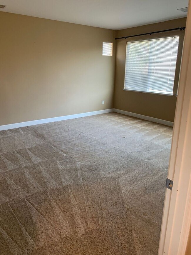 Building Photo - 4BR/3BA Single Family House - Brentwood