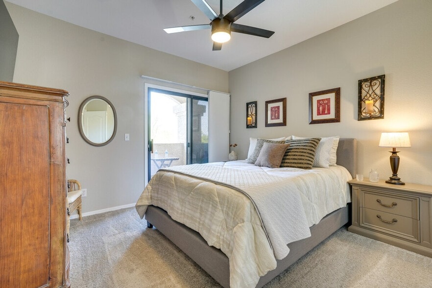 Building Photo - 9151 W Greenway Rd