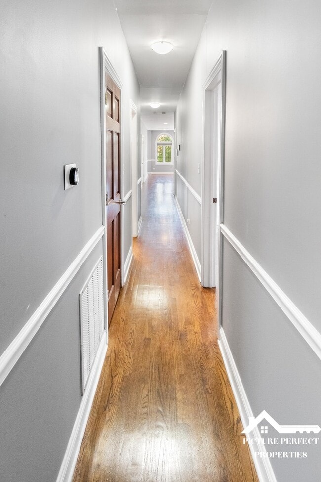 Building Photo - 1437 E 65th Pl