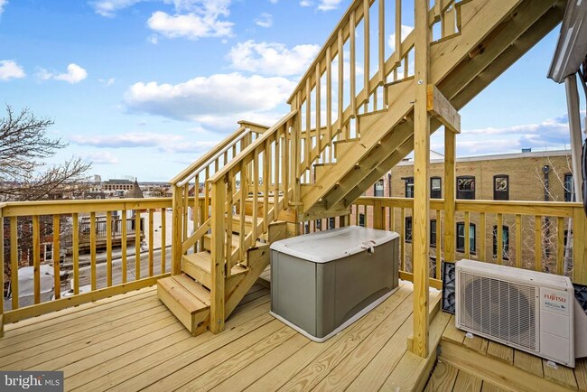 Building Photo - 1402 Light St