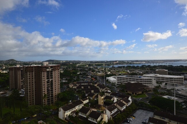 Building Photo - Pearl Regency Condo - 1 bedroom, 1 bath, 1 parking Avail 11/1/2021