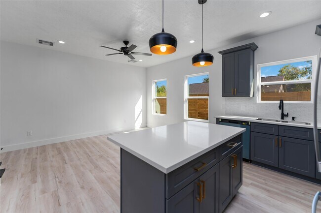 Building Photo - 5605 Tommye St