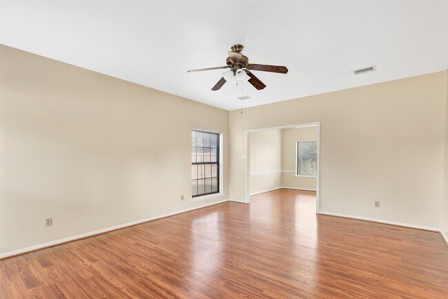 Building Photo - 8406 Vistadale Dr