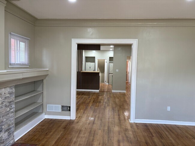 Building Photo - 2536 Calvert Ave