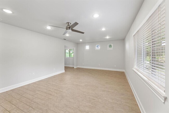 Building Photo - 2309 Newfield Ln