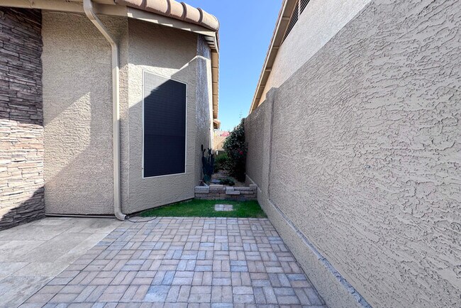 Building Photo - 3Bed/2.5 Ba House in Gated Community in No...
