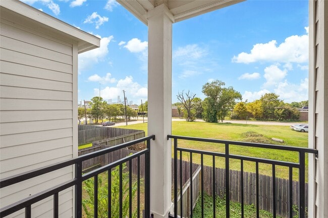 Building Photo - 2509 Des Chaumes St