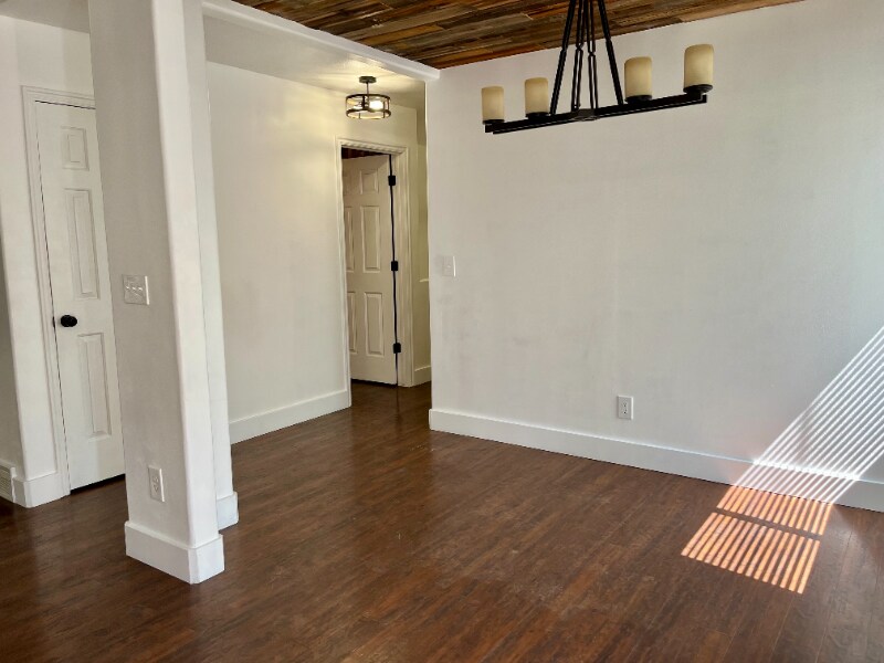 Building Photo - 742 150 S