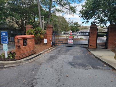 Building Photo - Renovated 1 bed 1 bath condo in gated comm...