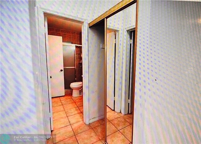 Building Photo - 3300 NE 10th Terrace