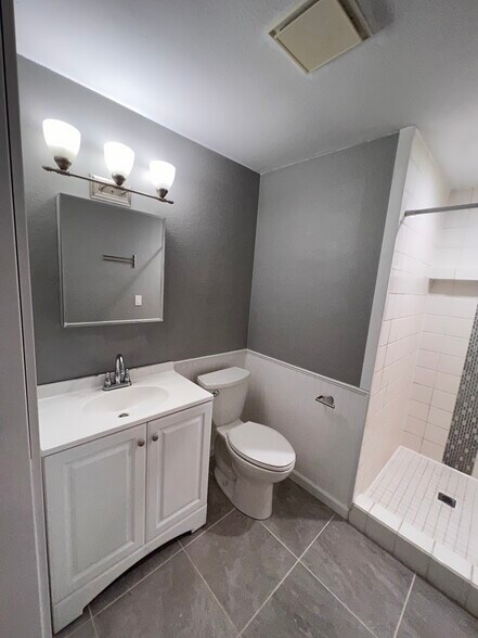 Building Photo - 891 NE Bunyard Pl