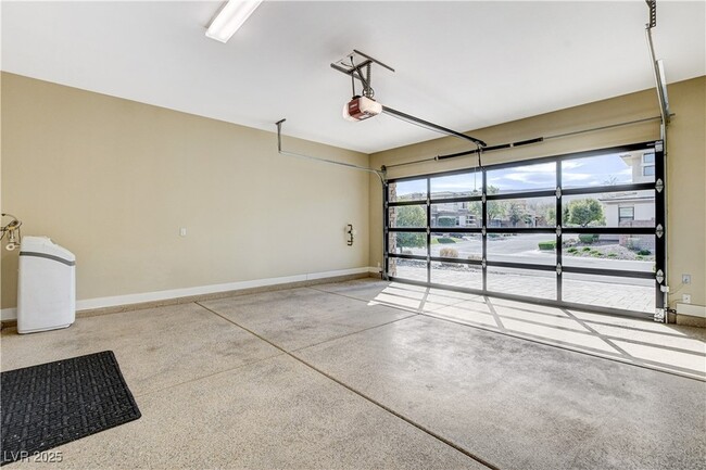 Building Photo - 64 Grey Feather Dr
