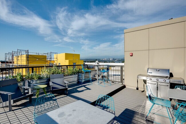 Building Photo - 2710 17th Ave S